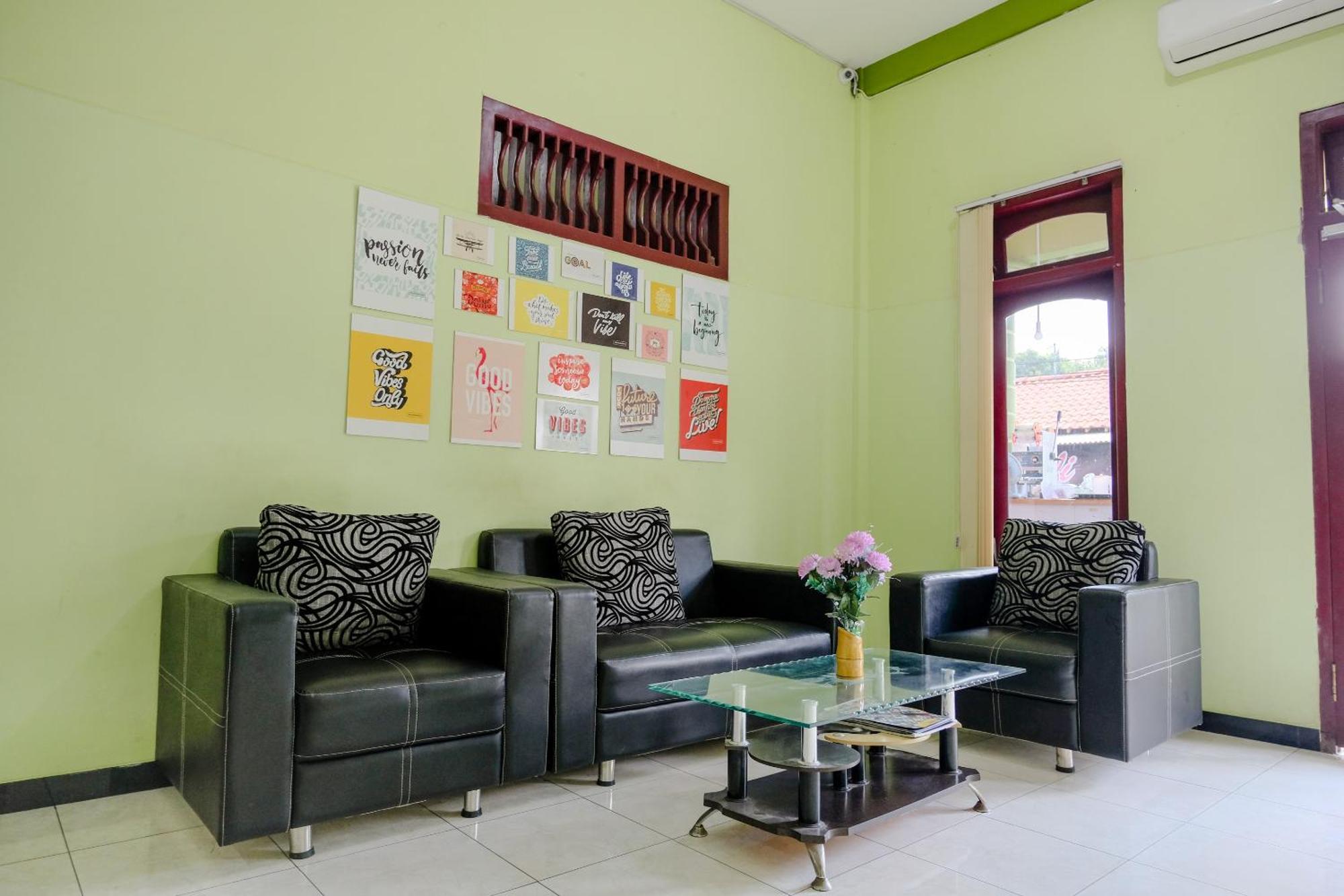 Oyo Life 2508 Alba Suites Homestay Syariah Tulungagung Exterior foto
