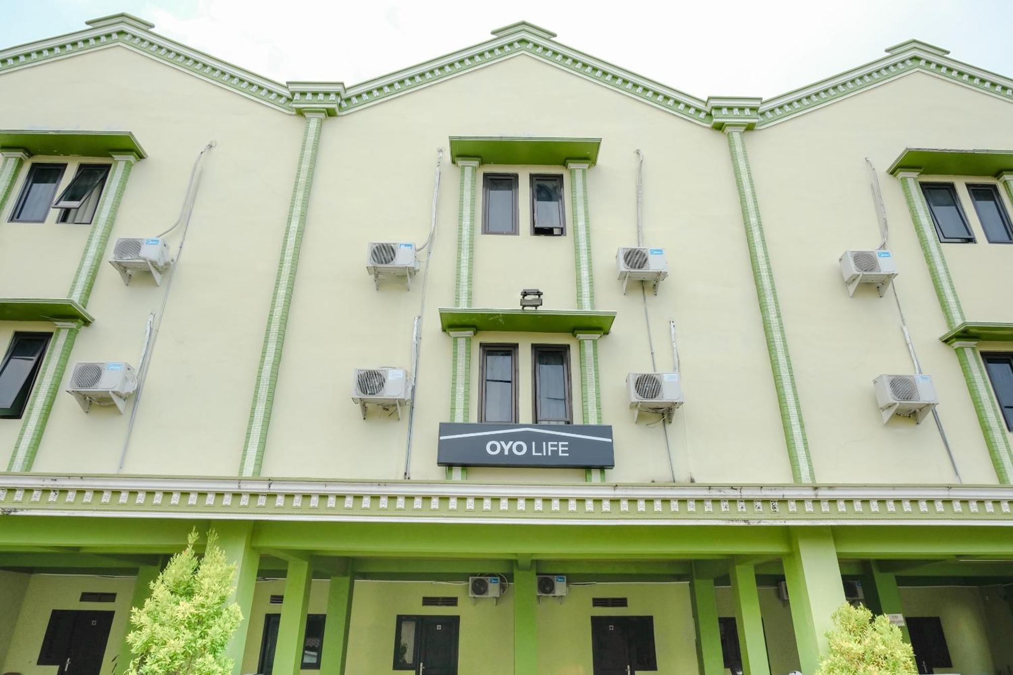 Oyo Life 2508 Alba Suites Homestay Syariah Tulungagung Exterior foto